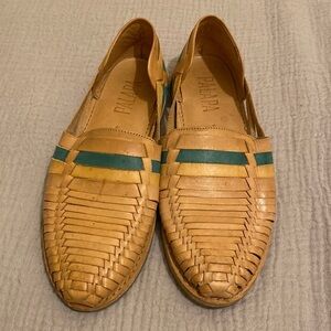 PALAPA LEATHER SHOES. Size 8